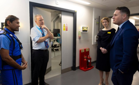 Professor Pallav Shah, Consultant Respiratory Physician, Richard Grocott-Mason, Chief Executive of the Heart, Lung and Critical Care Clinical Group, Amanda Pritchard, Chief Executive, and Wes Streeting, Secretary of State for Health and Social Care